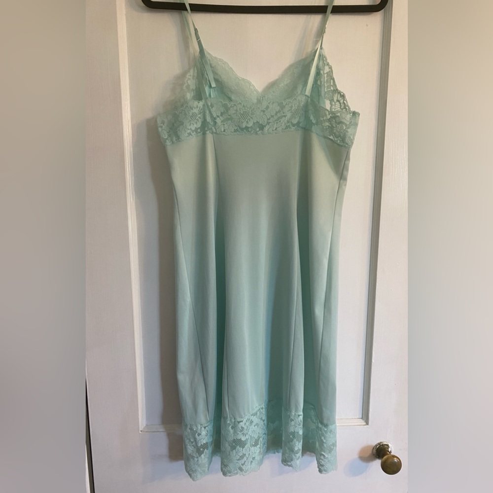 Vintage Vanity Fair mint green chemise slip nightgown with lace detailing. 36/M - Picture 2 of 10